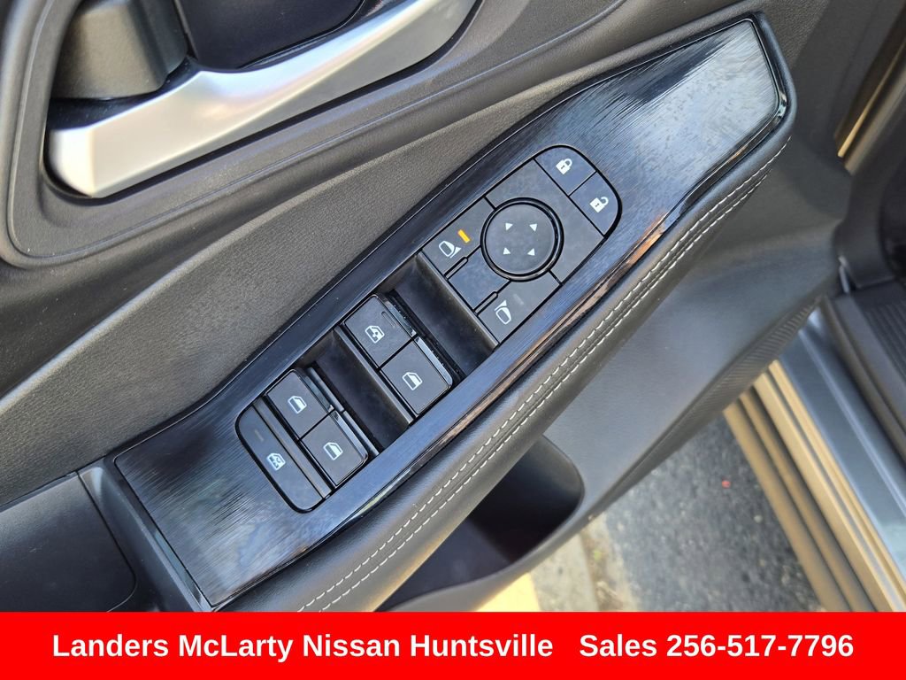 Used 2025 Nissan Rogue SV image 21