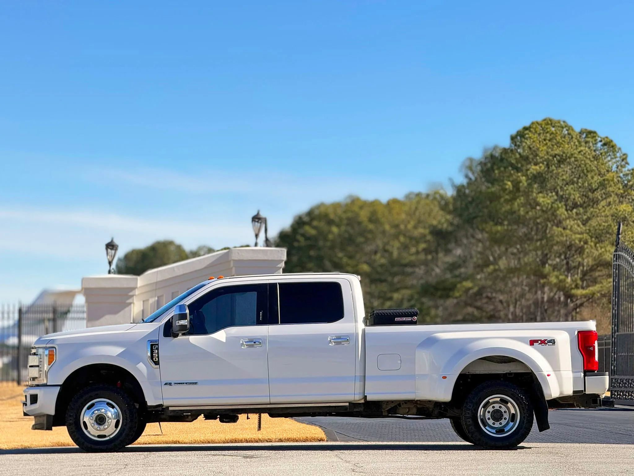 Used 2017 Ford F350 Platinum w/ Platinum Ultimate Package image 7