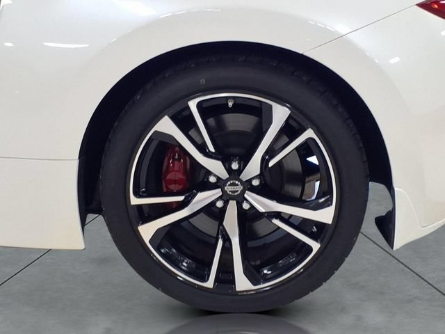 Used 2020 Nissan 370Z Coupe RWD image 4