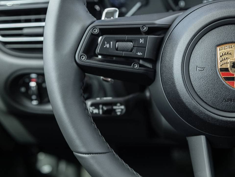 Certified 2025 Porsche Macan Turbo image 15