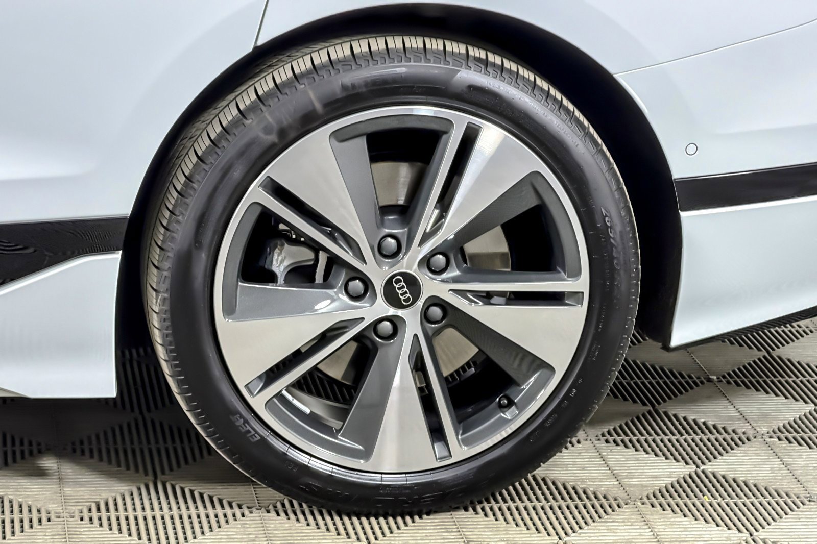 Certified 2025 Audi A6 e-tron Premium Plus w/ Premium Plus image 25