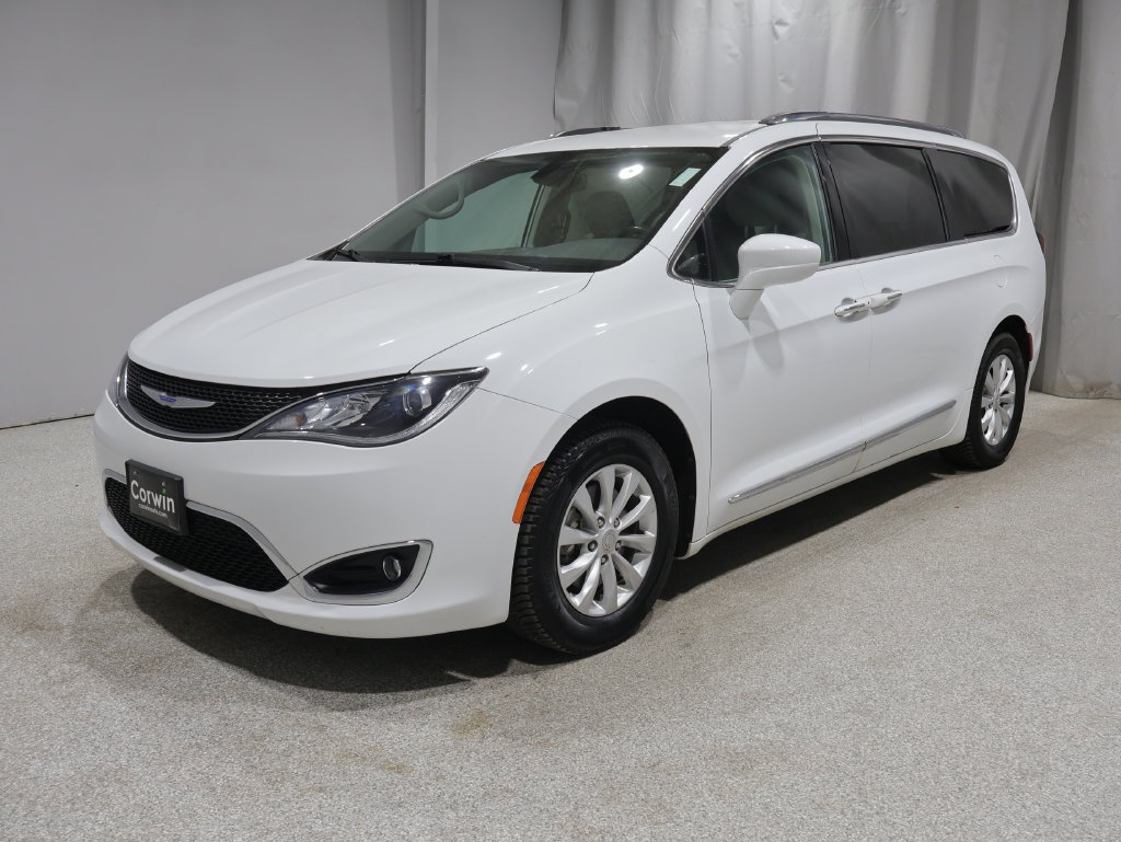 Used 2018 Chrysler Pacifica Touring-L Plus FWD image 5