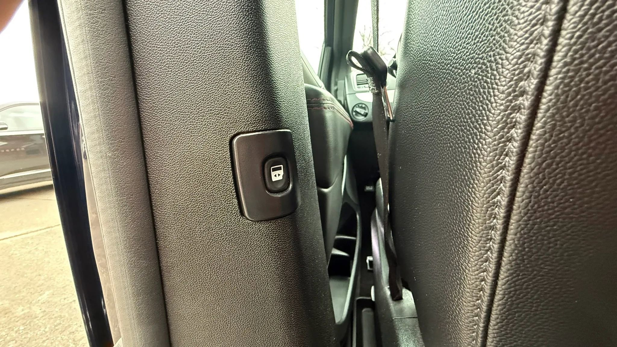 Used 2017 Dodge Grand Caravan GT image 30