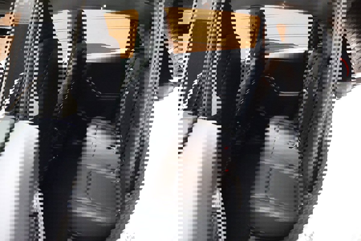 Used 2022 Tesla Model Y Long Range image 34