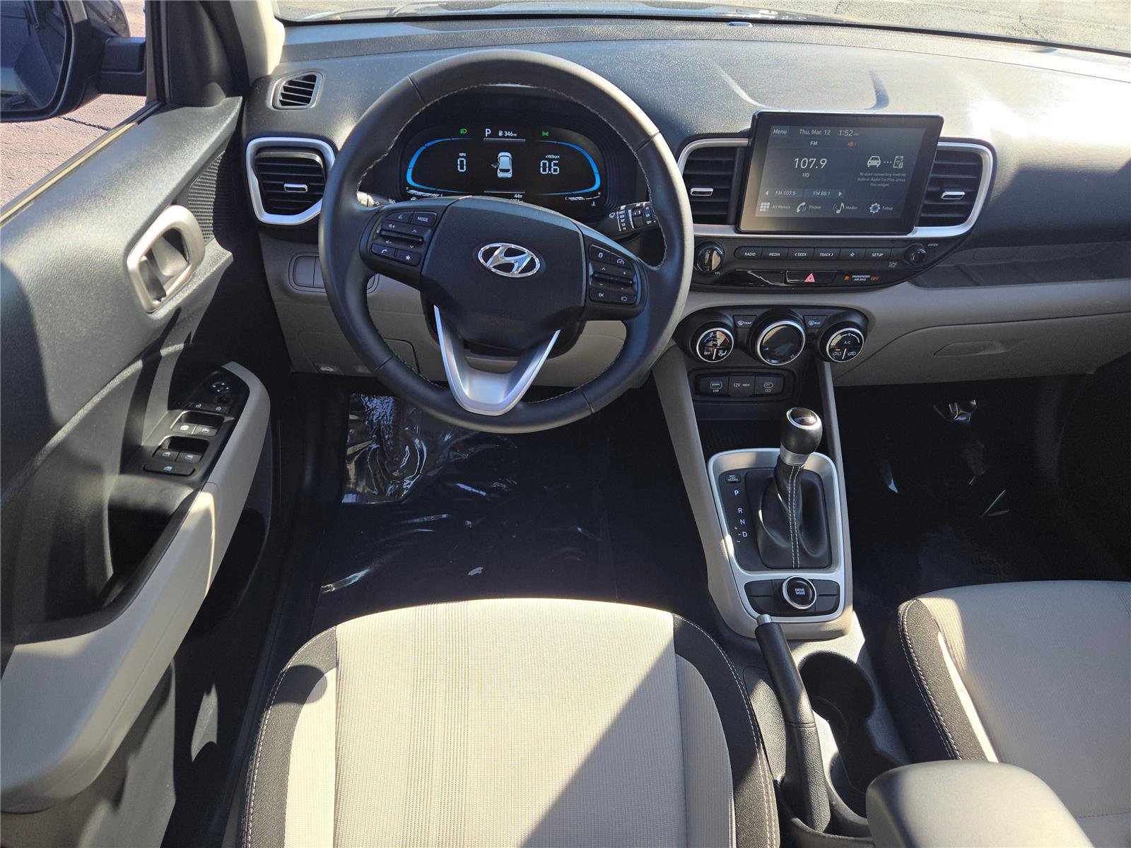 Used 2025 Hyundai Venue SEL image 21