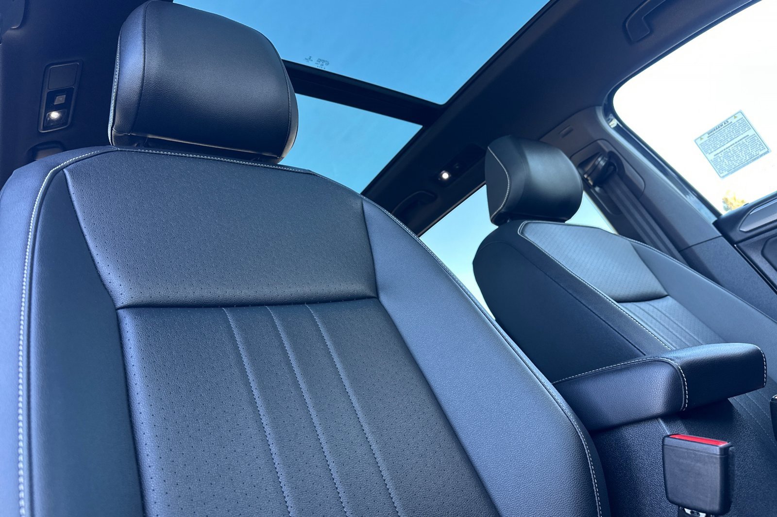 Certified 2022 Volkswagen Tiguan SE R-Line image 19