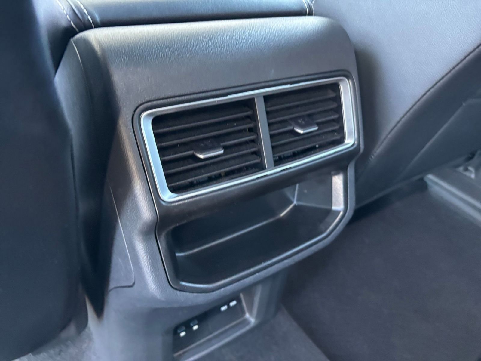 Used 2024 Volkswagen Atlas Cross Sport SE image 24