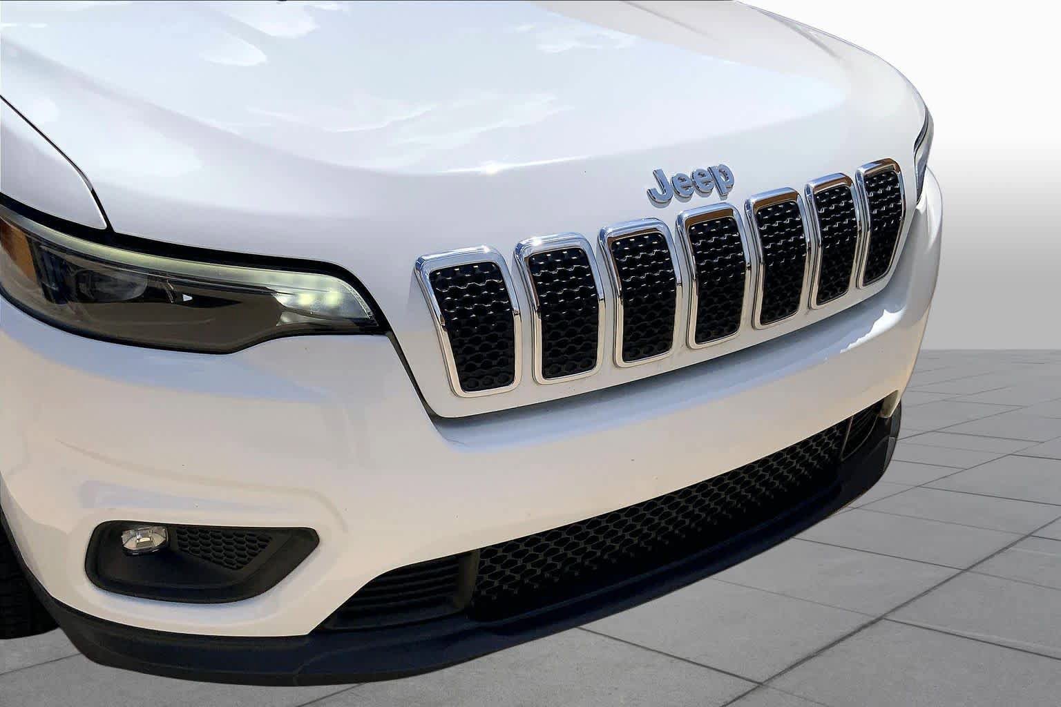 Used 2019 Jeep Cherokee Latitude Plus FWD image 32