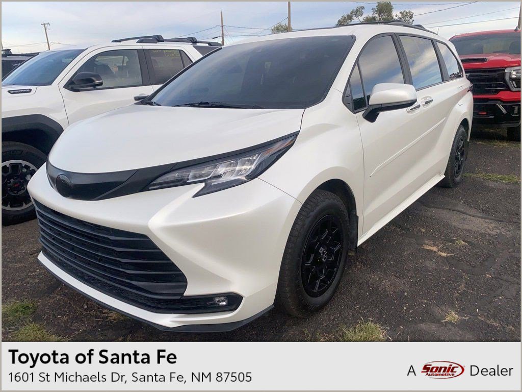 Used 2021 Toyota Sienna XLE