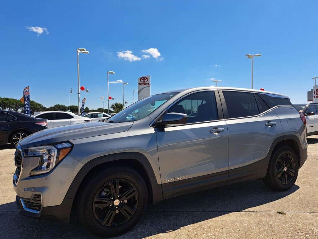 Used 2023 GMC Terrain SLE FWD image 9