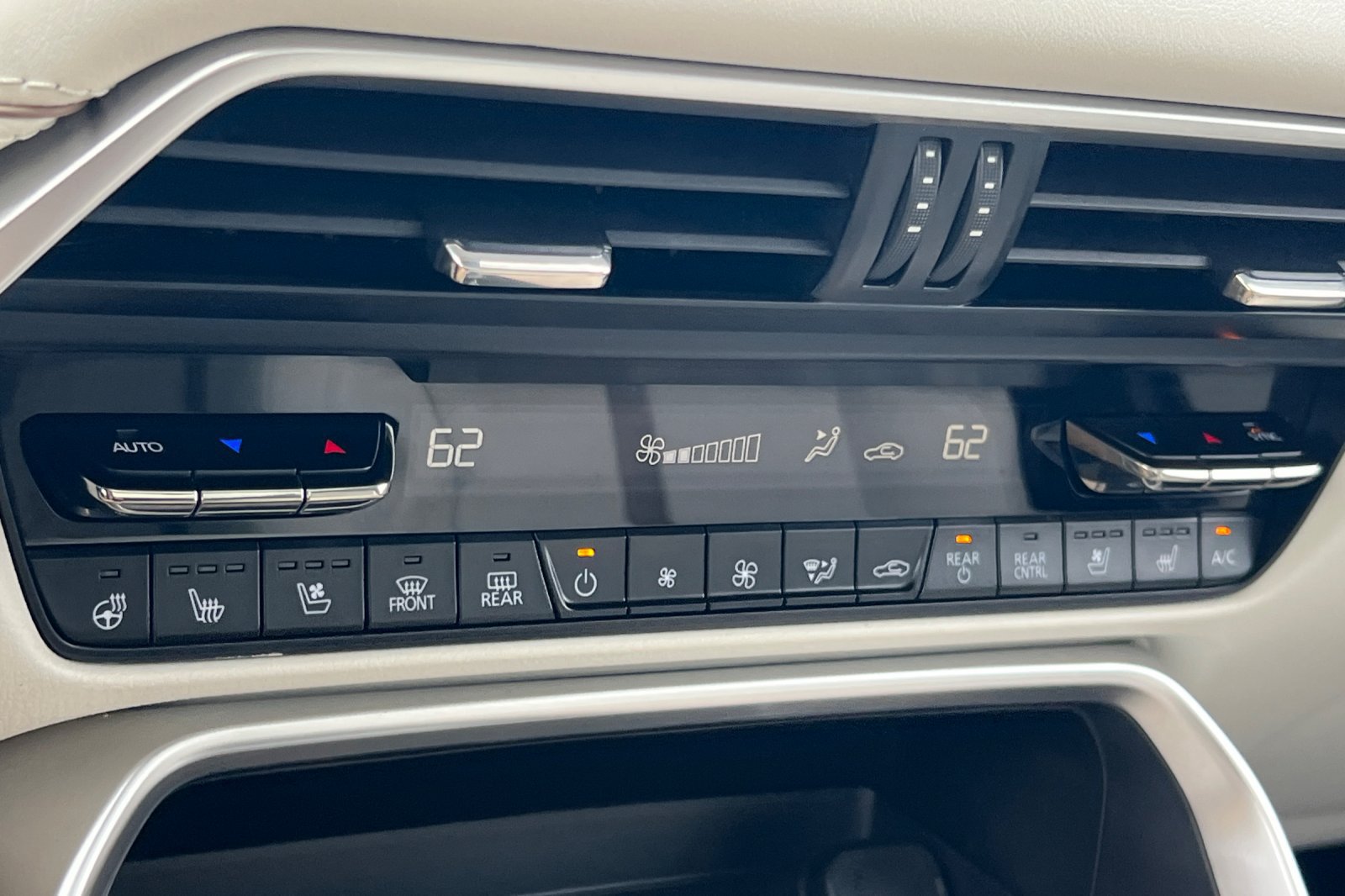 Used 2024 MAZDA CX-90 Plug-In Hybrid w/ Premium Plus AWD/4WD image 25