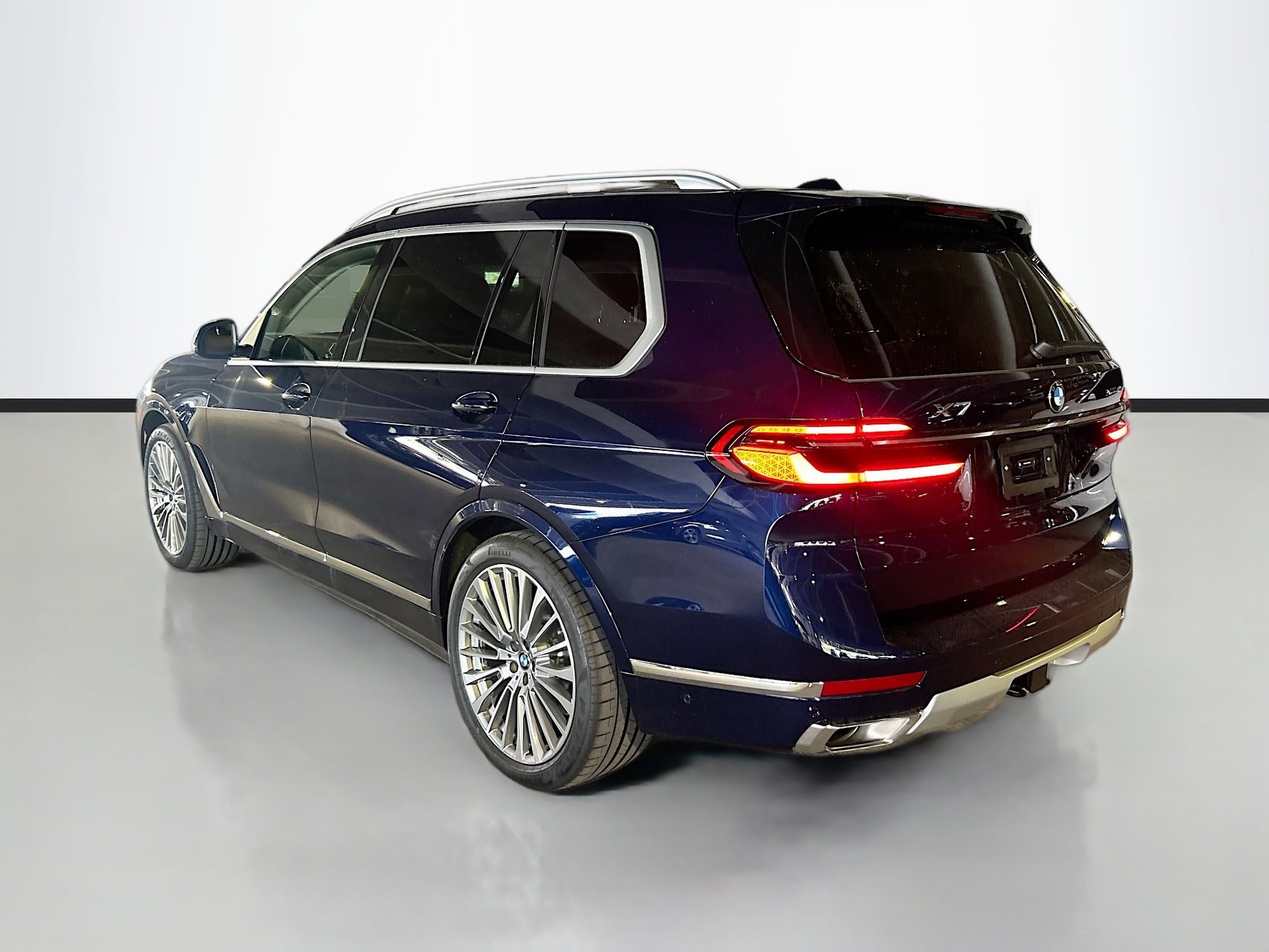 Used 2026 BMW X7 xDrive40i w/ Dynamic Handling Package image 3