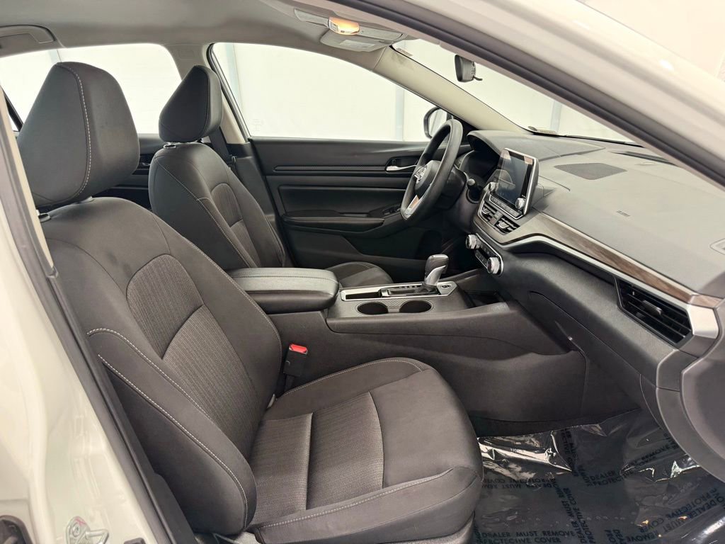 Used 2025 Nissan Altima 2.5 SV FWD image 19