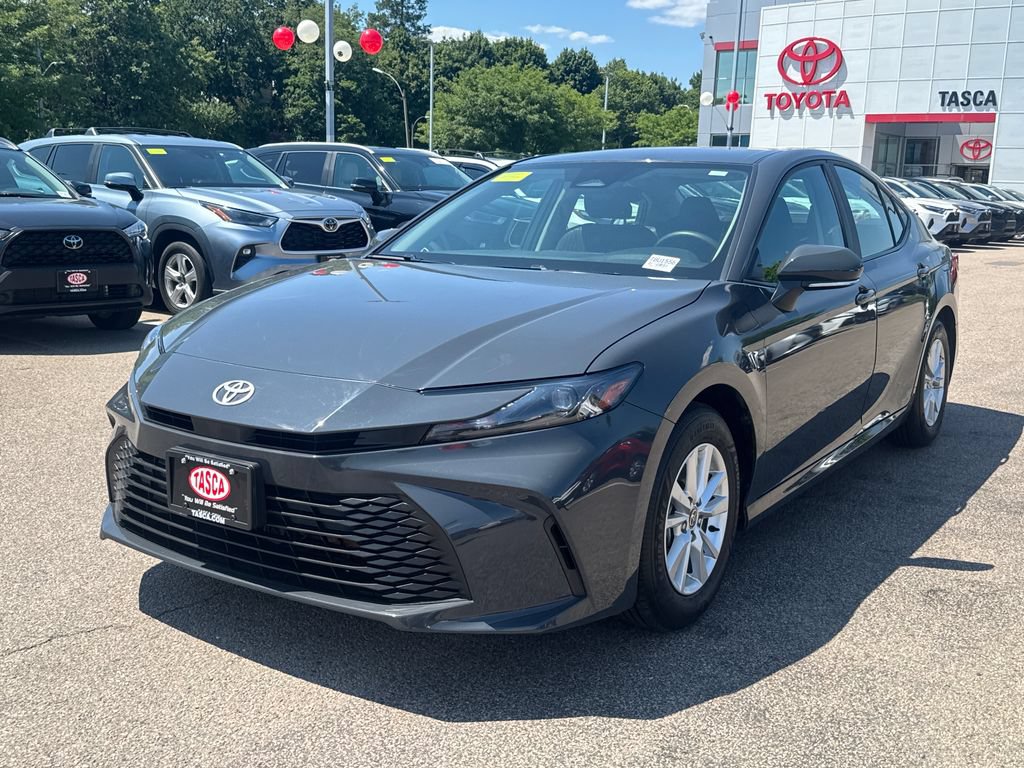 Used 2025 Toyota Camry LE AWD/4WD image 3