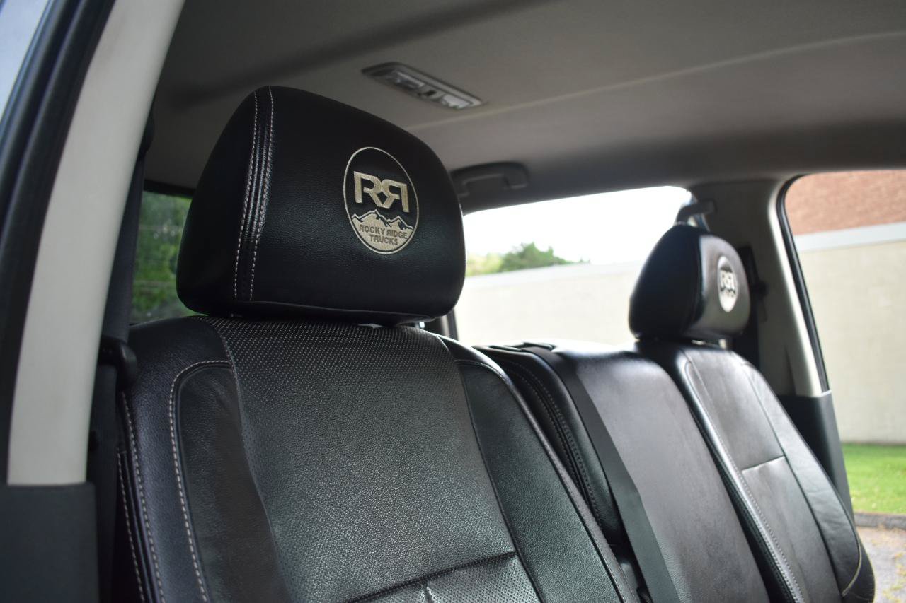 Used 2019 Nissan Titan S AWD/4WD image 21