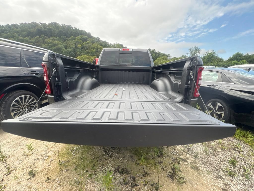 New 2026 RAM 1500 Express AWD/4WD image 9