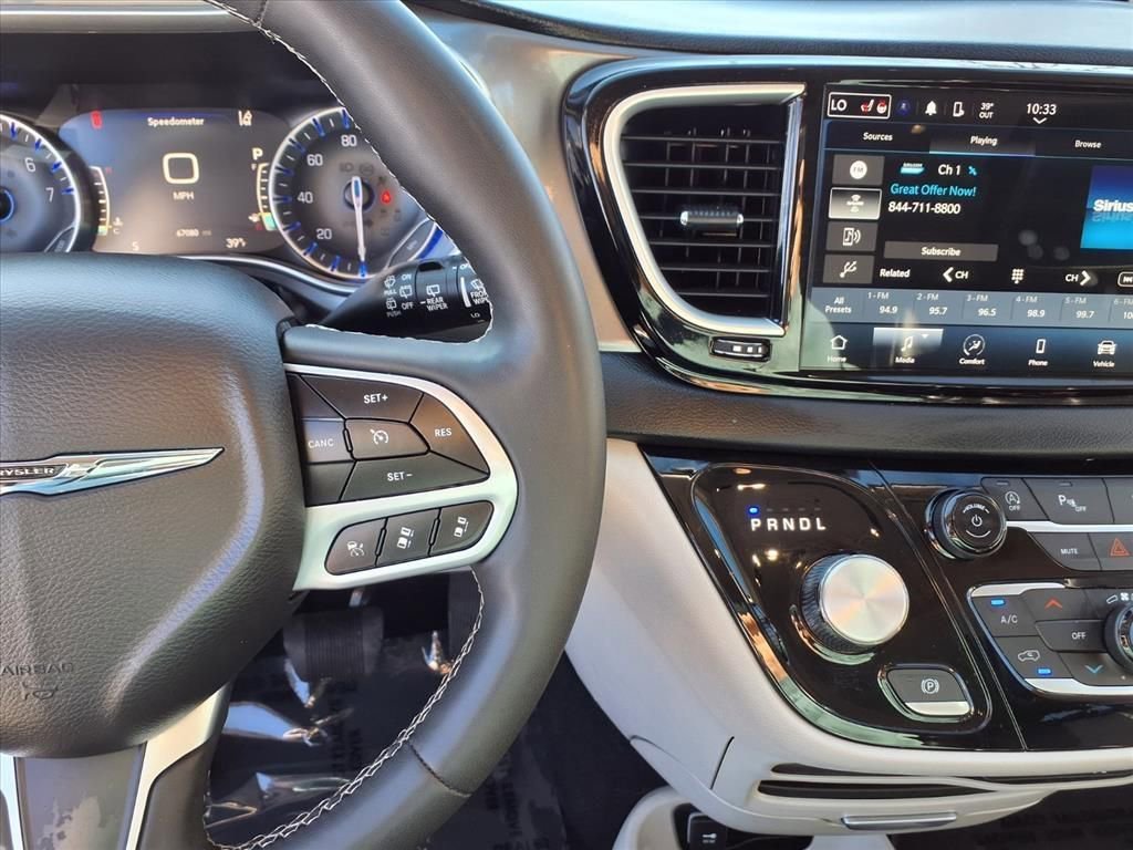 Certified 2024 Chrysler Pacifica Touring-L image 11