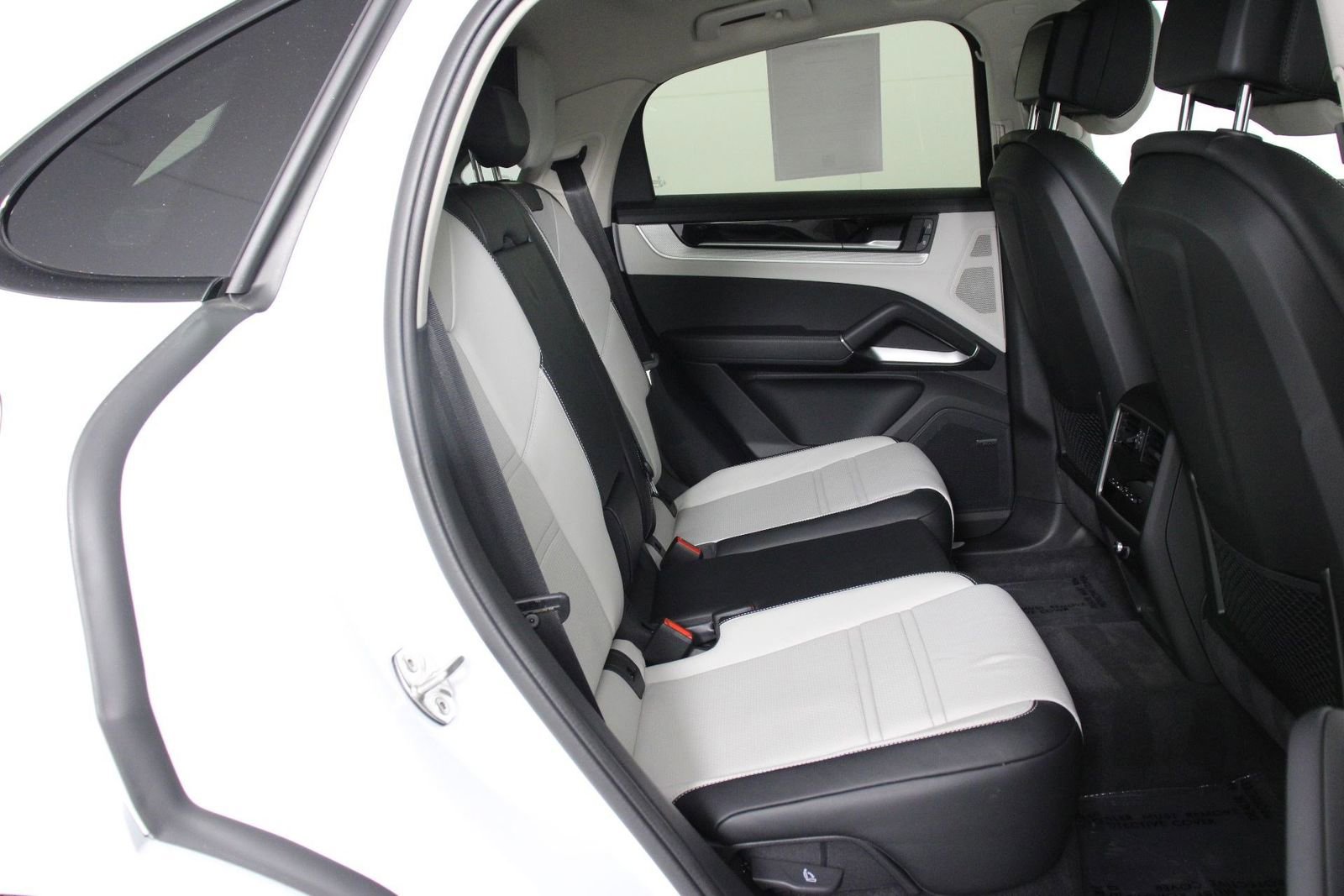 Certified 2026 Porsche Cayenne S AWD/4WD image 32