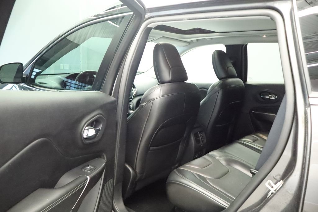 Used 2021 Jeep Cherokee Limited image 22