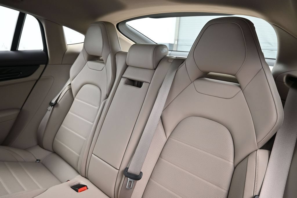 Certified 2024 Porsche Panamera image 6