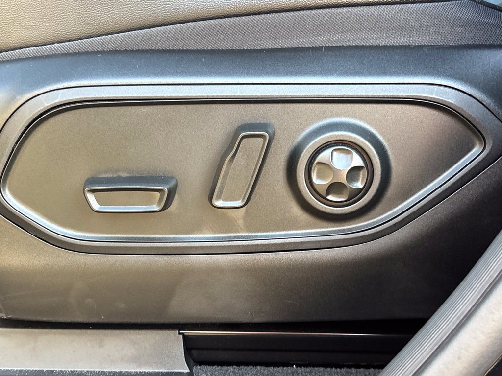 Used 2023 Jeep Grand Cherokee Altitude RWD image 9