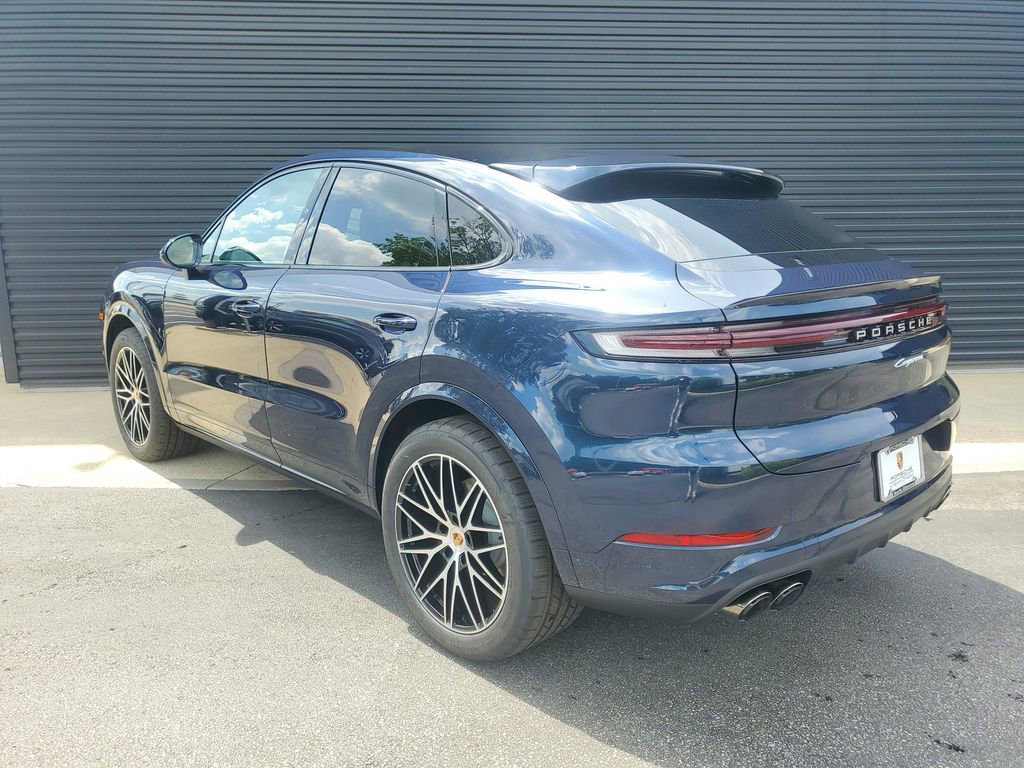 Certified 2025 Porsche Cayenne Coupe image 3
