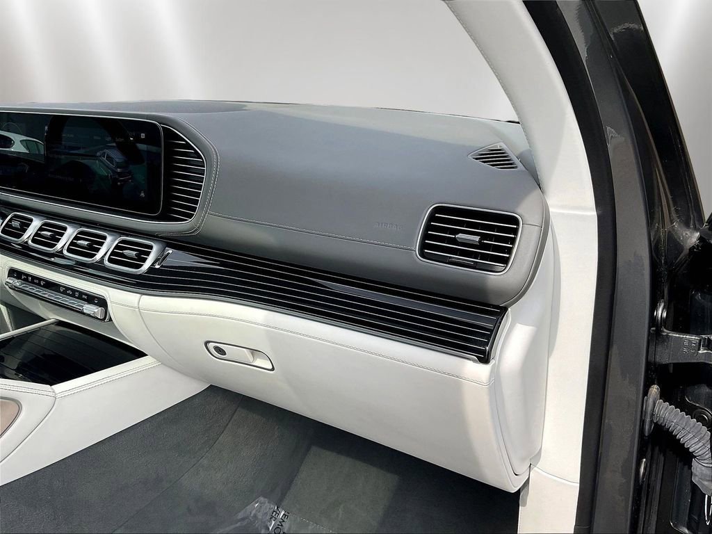 Used 2023 Mercedes-Benz Maybach GLS 600 4MATIC image 26