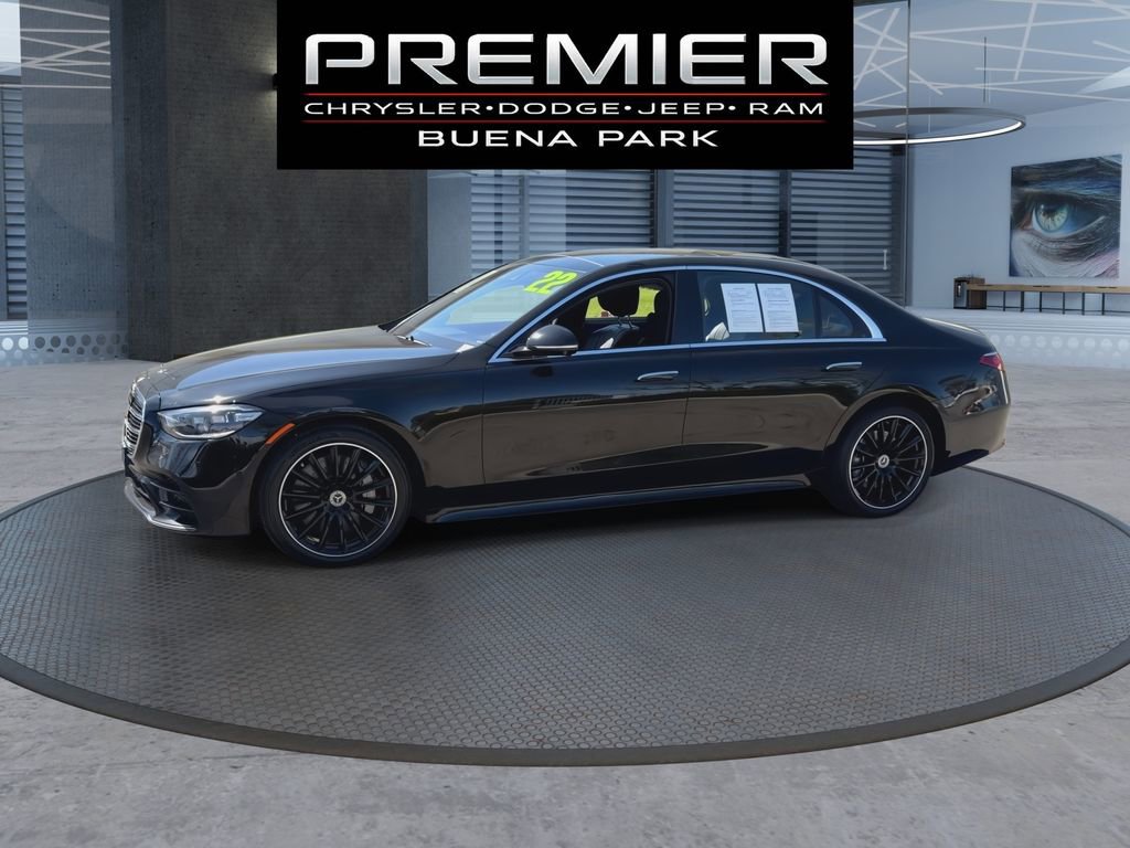 Used 2022 Mercedes-Benz S 580 4MATIC Sedan w/ AMG Line Package image 4