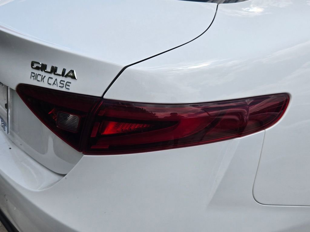 Used 2023 Alfa Romeo Giulia Veloce RWD image 9