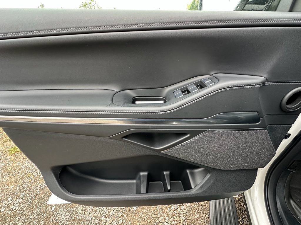 New 2025 Lincoln Navigator Reserve AWD/4WD image 18
