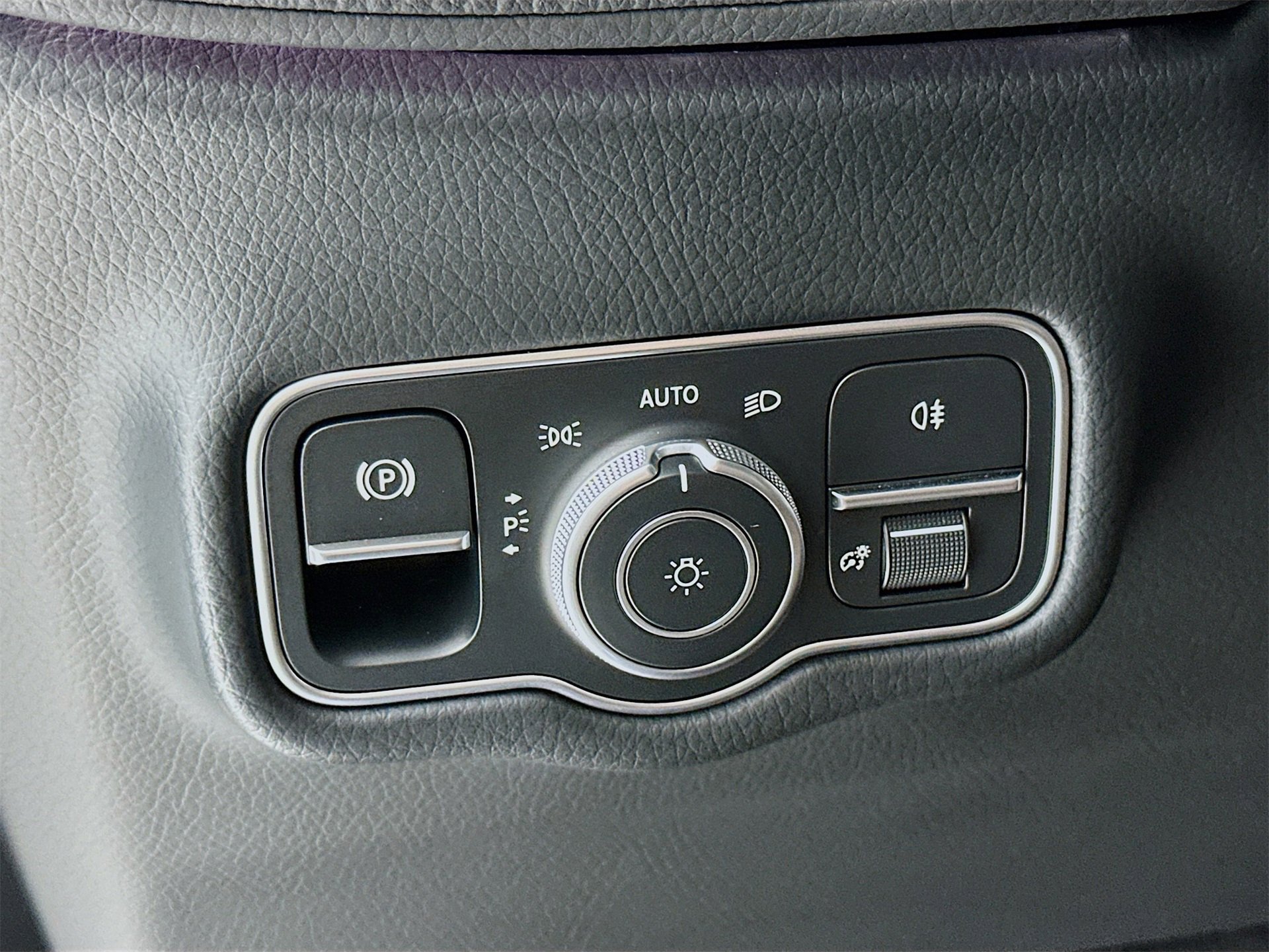 Certified 2025 Mercedes-Benz G 550 image 11