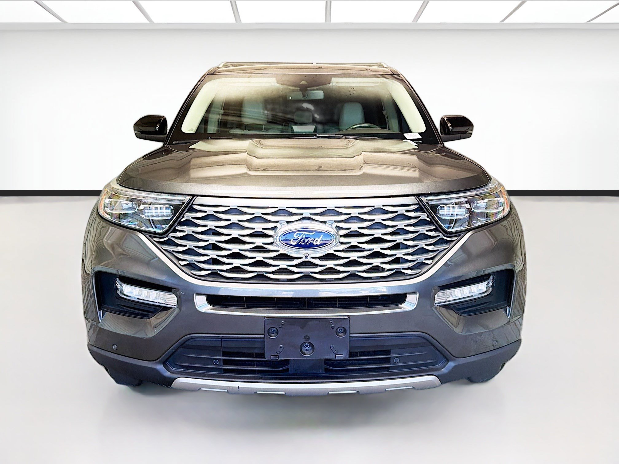 Used 2020 Ford Explorer Platinum w/ Premium Technology Package AWD/4WD image 2