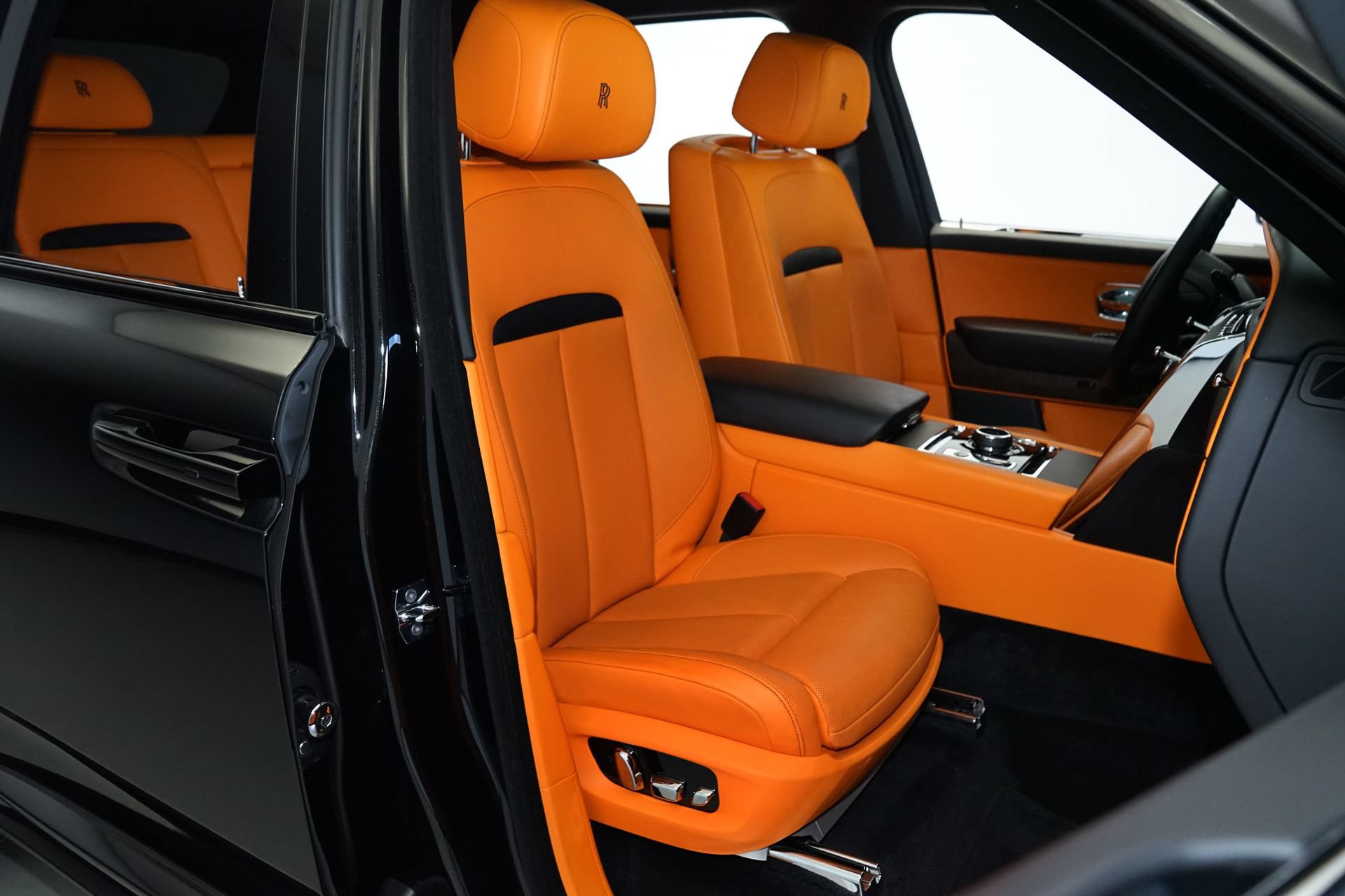 Used 2024 Rolls-Royce Cullinan AWD/4WD image 11