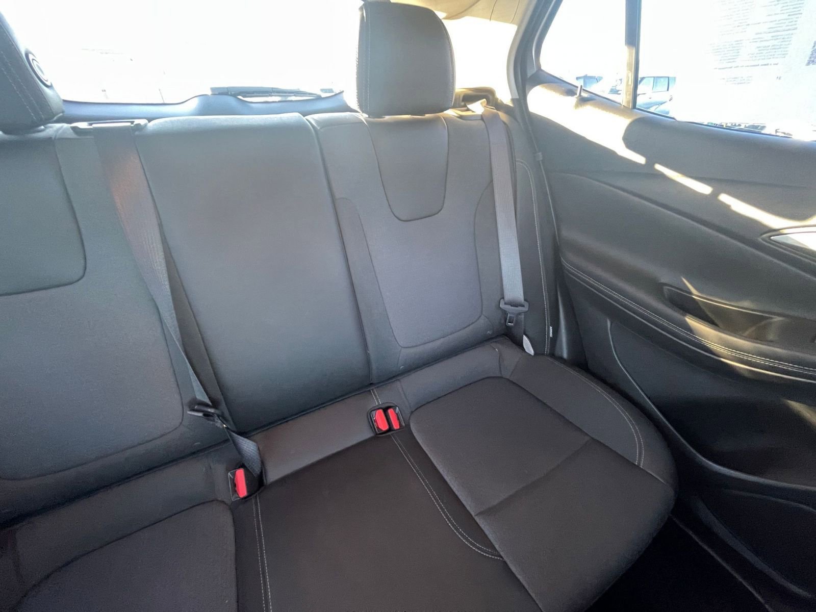 Used 2025 Buick Encore GX Preferred image 37