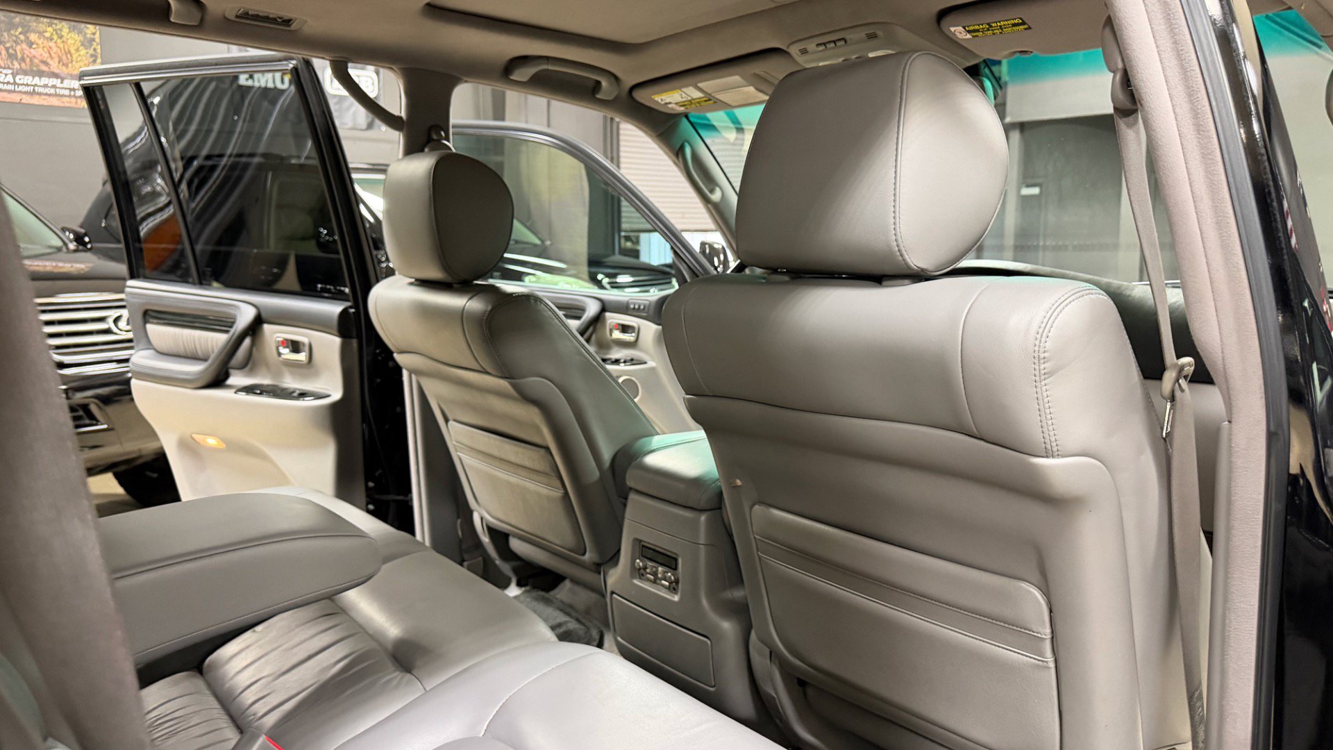 Used 2007 Lexus LX 470 4WD w/ Limited Edition image 35