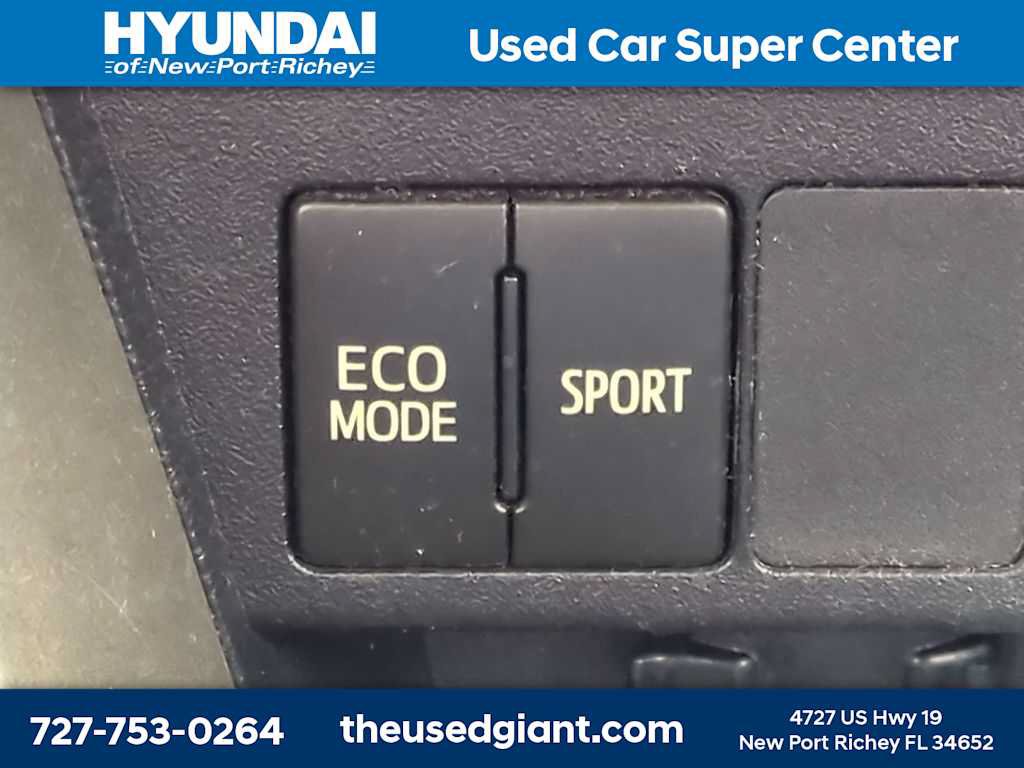 Used 2014 Toyota RAV4 LE AWD/4WD image 22