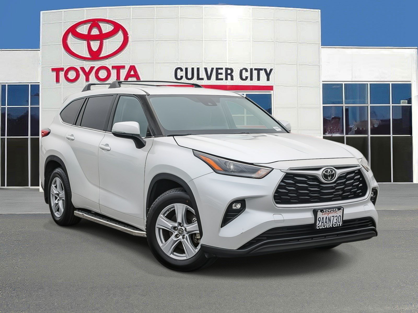 Used 2022 Toyota Highlander LE FWD video 1