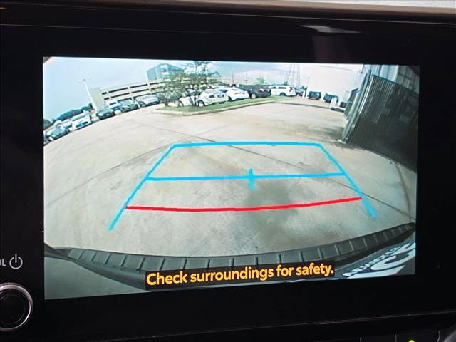 Used 2024 Toyota Highlander LE FWD image 12