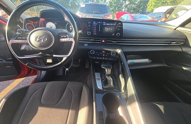 Used 2021 Hyundai Elantra SEL w/ Convenience + Premium Package FWD image 9