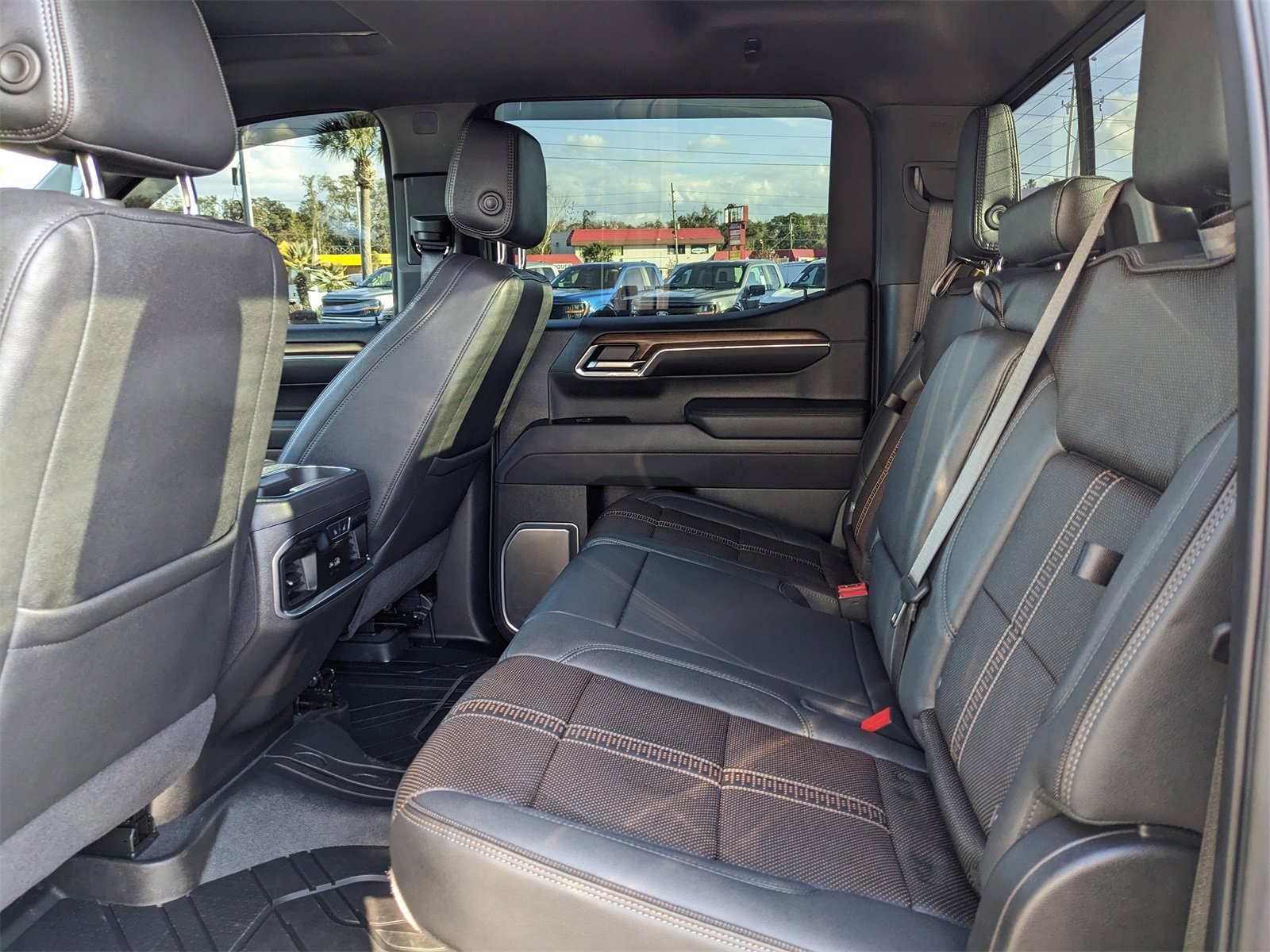 Used 2025 Chevrolet Silverado 1500 High Country image 17