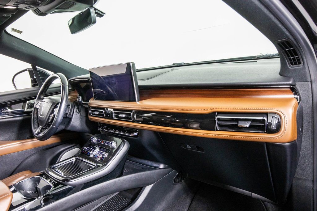 Used 2022 Lincoln Nautilus Reserve w/ Equipment Group 202A image 17