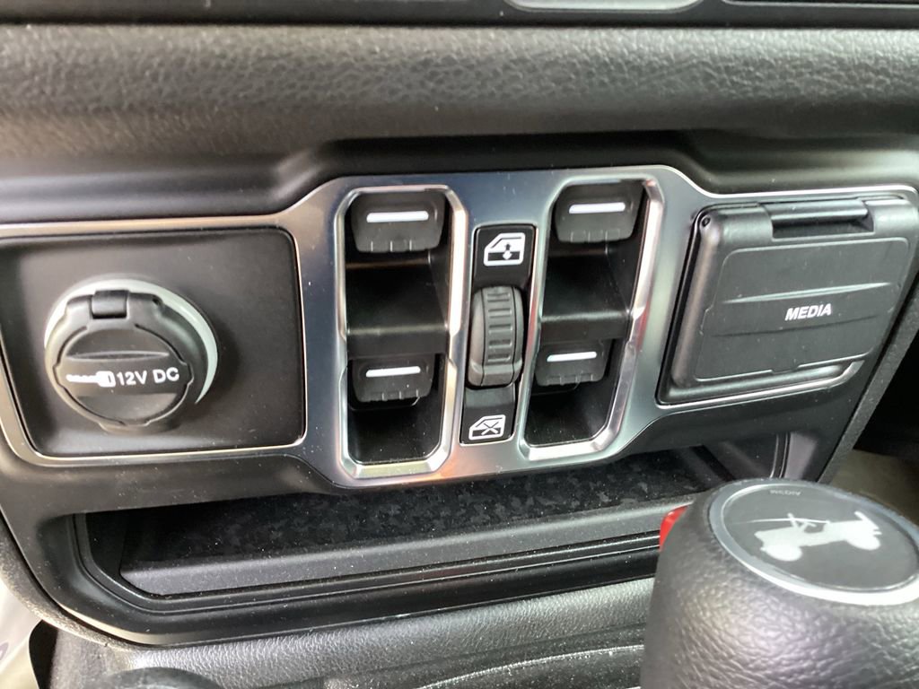 Used 2025 Jeep Wrangler Sport S AWD/4WD image 39