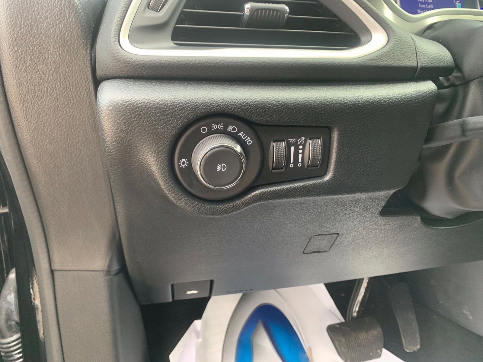 Used 2025 Chrysler Pacifica Select FWD image 15