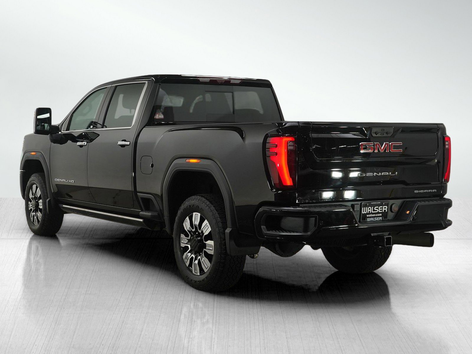 Used 2025 GMC Sierra 2500 Denali w/ Denali Reserve Package image 3