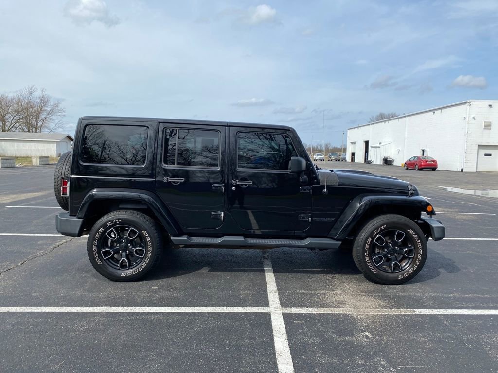 Used 2018 Jeep Wrangler Unlimited Sahara AWD/4WD image 8