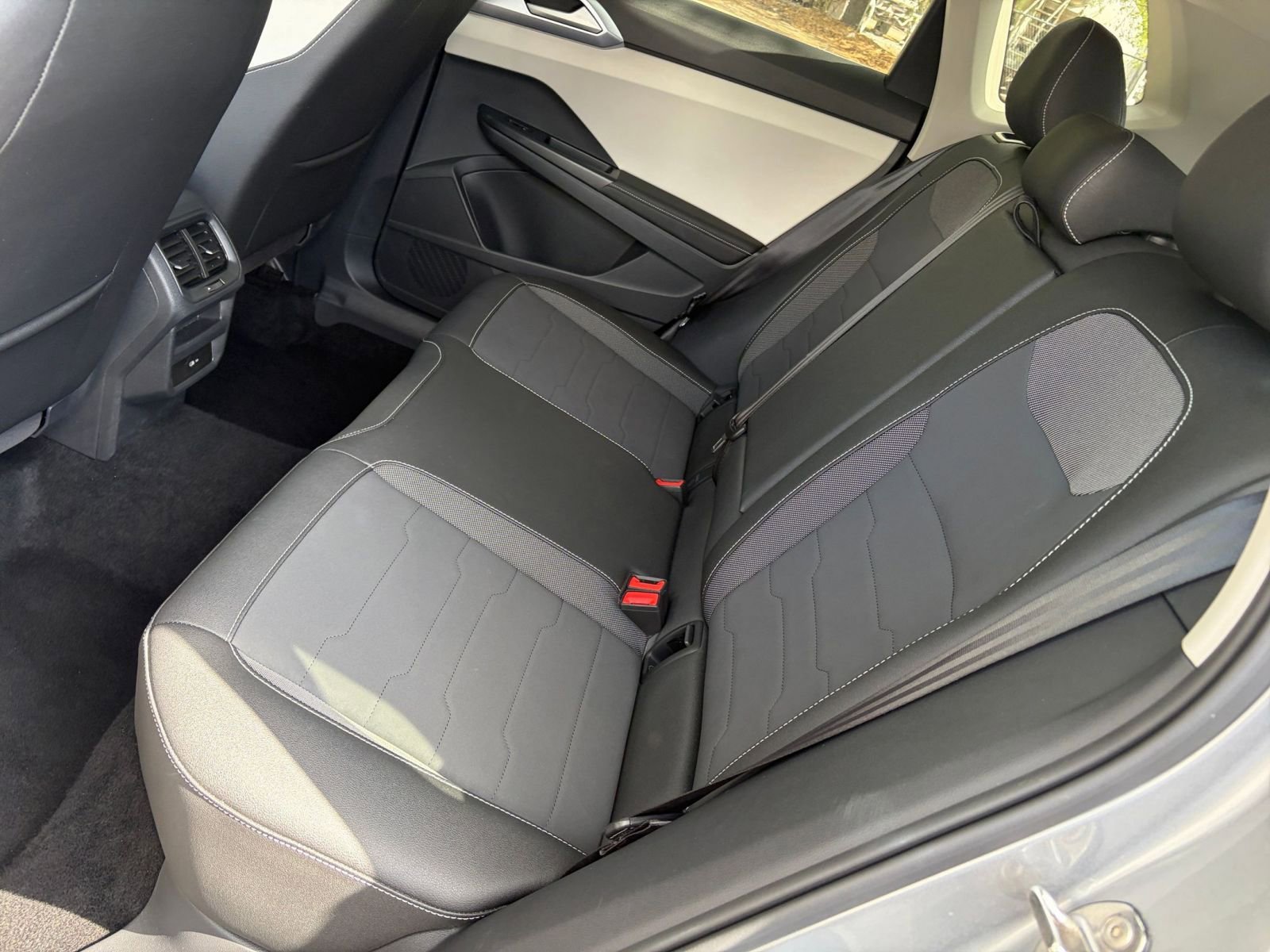 Used 2025 Volkswagen Taos SE image 24