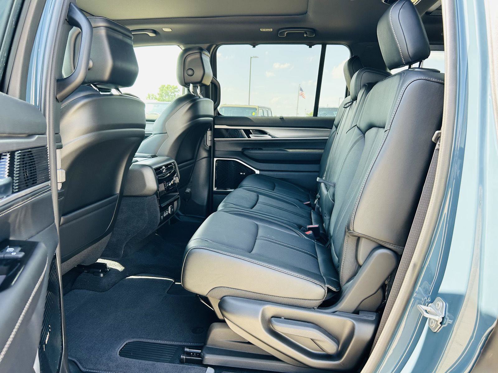 New 2026 Jeep Grand Wagoneer Limited AWD/4WD image 34
