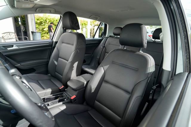 Used 2019 Volkswagen e-Golf SEL Premium image 21