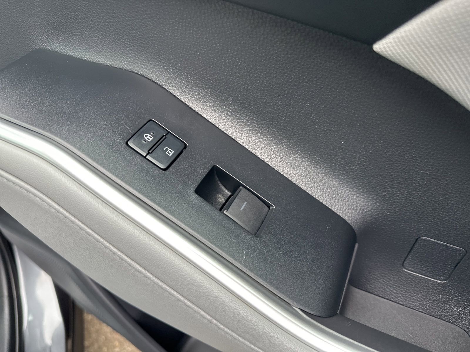 Used 2021 Toyota Highlander LE image 40