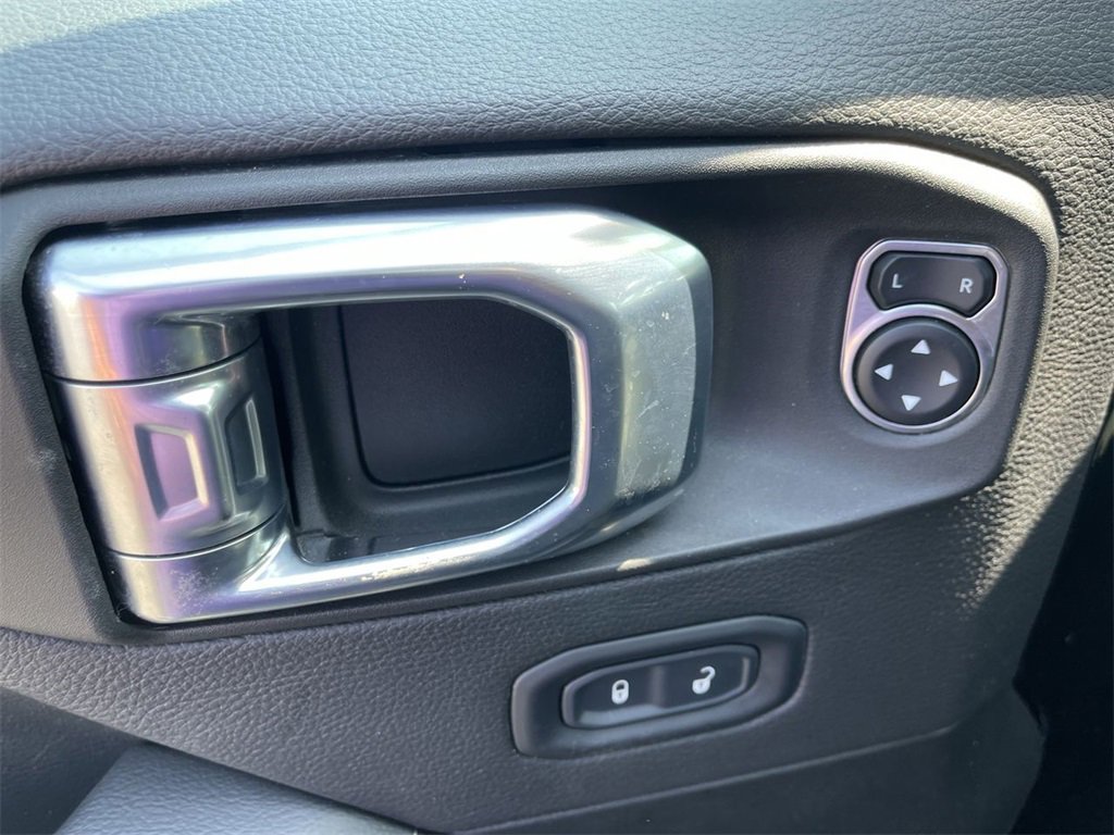 Used 2022 Jeep Wrangler Unlimited Sahara image 13